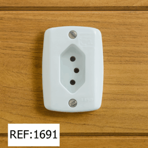 TOMADA EXTERNA SIMPLES 2P+T 10A 250V