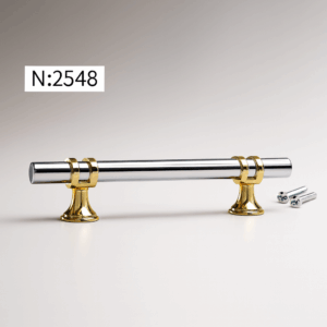 PUXADOR DE PLÁSTICO TUBO PRATA C 2 PÉ DOURADO  15X3,5 CM